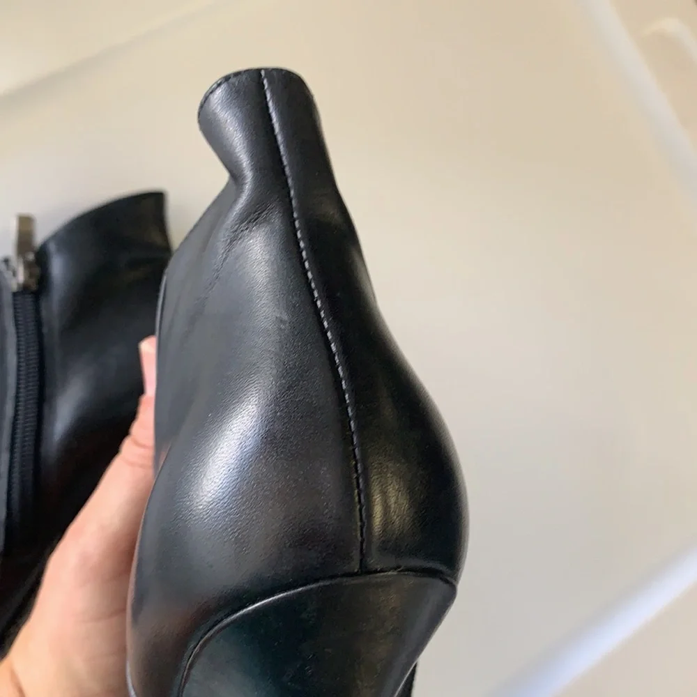ENZO ANGIOLINI size 5M black leather high heel ankle bootie - light wear - Picture 6 of 8